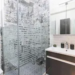 Apartment Stylish 1br With Prime Location And Bold Design