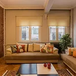 Stylish 1br With Prime Location And Bold Design Apartment