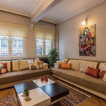Apartment Stylish 1br Near Taksim & Bosphorus W Great Design