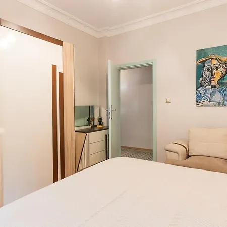 Appartement Stylish 1br With Prime Location And Bold Design Istanboel