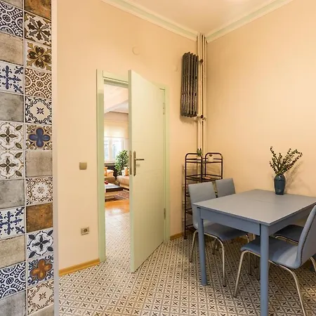 Stylish 1br With Prime Location And Bold Design 公寓 伊斯坦布尔