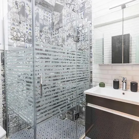 アパート Stylish 1br With Prime Location And Bold Design